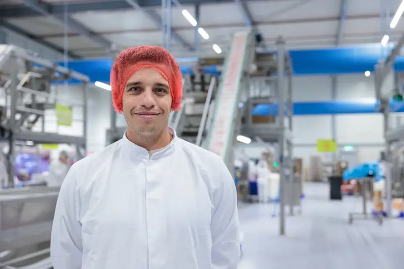 Johannes in de fabriek