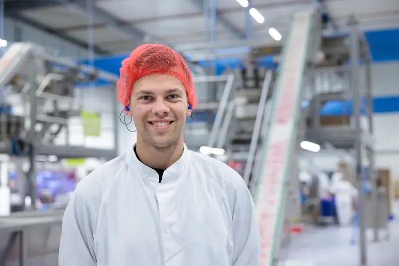 Tjeerd in de fabriek