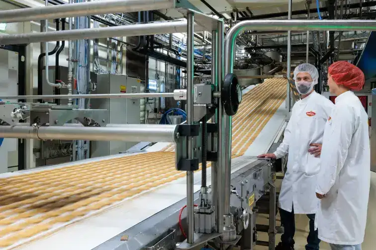 Maschinenbediener an der Linie / Shopfloor